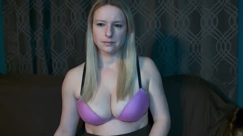 Snapshot of lovingsummer chatting on February 17, 2026, 2:52 am Summer online show from February 17, 2026, 2:52 am