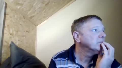 lu485947452685193669 online show from April 18, 2026, 7:51 pm