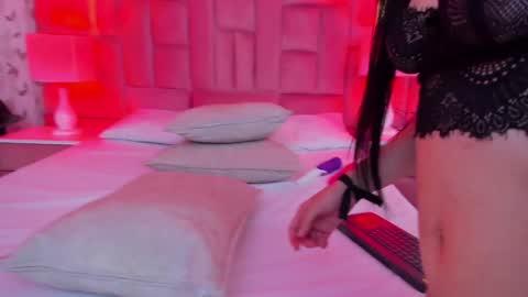 Luanastones online show from February 8, 2025, 8:20 am