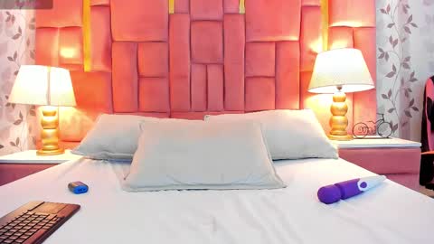 Luanastones online show from March 7, 2025, 5:40 am