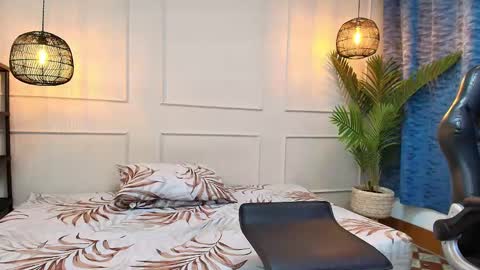 lUAN online show from October 4, 2025, 5:11 pm