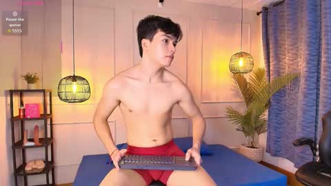 lUAN online show from February 3, 2026, 12:32 pm