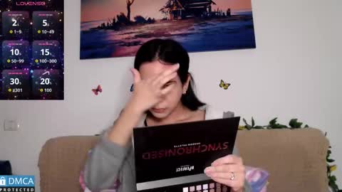 luara_ online show from December 22, 2025, 12:35 pm