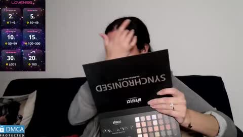 luara_ online show from January 6, 2026, 11:36 am