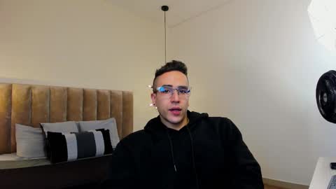 Snapshot of luca_morettii chatting on September 19, 2025, 12:17 pm luca_morettii online show from September 19, 2025, 12:17 pm