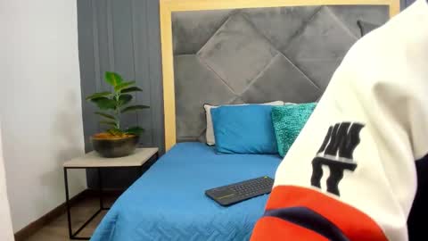 Snapshot of luca_morettii chatting on October 6, 2025, 12:24 pm luca_morettii online show from October 6, 2025, 12:24 pm