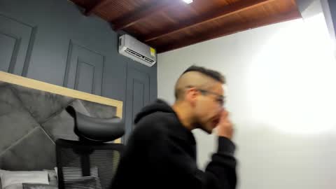 Snapshot of luca_morettii chatting on October 8, 2025, 12:03 pm luca_morettii online show from October 8, 2025, 12:03 pm