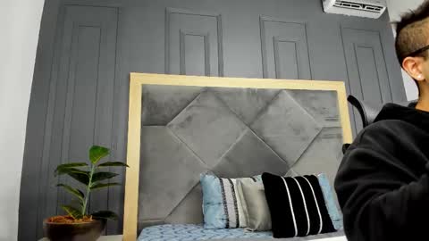 Snapshot of luca_morettii chatting on October 23, 2025, 12:15 pm luca_morettii online show from October 23, 2025, 12:15 pm