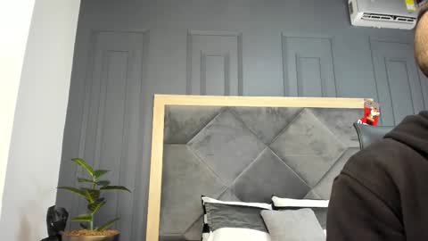 luca_morettii online show from December 18, 2025, 12:11 pm