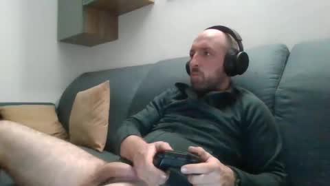 Luca online show from November 4, 2025, 7:57 pm