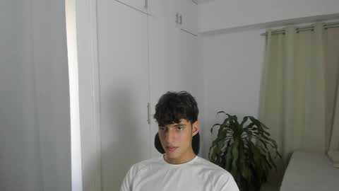 lucacosta19 online show from May 7, 2026, 9:42 pm