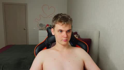 Lucas Gill online show from September 30, 2025, 4:39 am