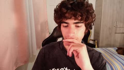 lucas_xo online show from October 7, 2025, 6:21 am