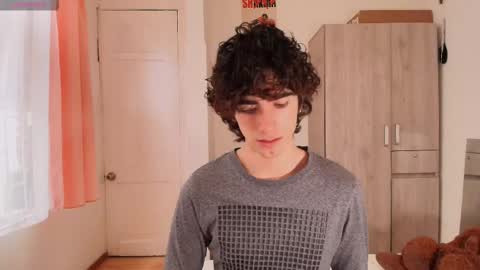 lucas_xo online show from November 22, 2025, 9:25 pm