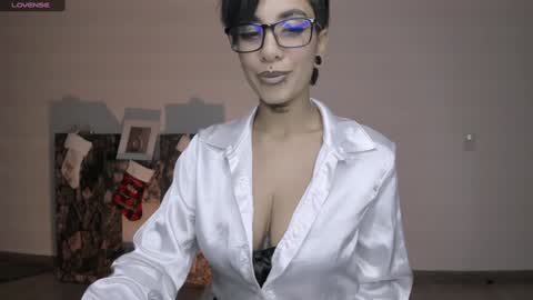 Snapshot of luci_fer_devil_1 chatting on December 20, 2024, 1:58 am Veronica Rati online show from December 20, 2024, 1:58 am