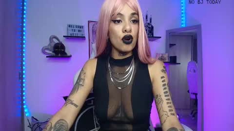 Snapshot of luci_fer_devil_1 chatting on October 10, 2025, 11:48 pm Veronica Rati online show from October 10, 2025, 11:48 pm