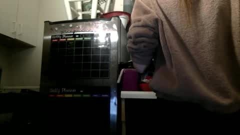 Luci Layne online show from April 6, 2026, 6:53 pm