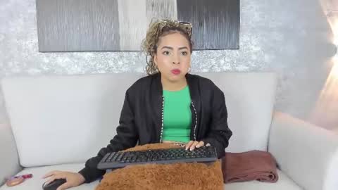 Snapshot of lucia_janne chatting on July 16, 2026, 10:16 pm Lucla online show from July 16, 2026, 10:16 pm