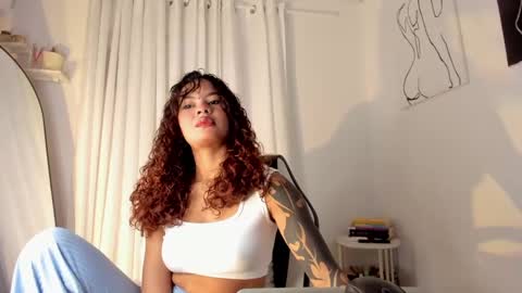 Snapshot of lucia_lee_ chatting on January 5, 2025, 3:13 pm Lucia online show from January 5, 2025, 3:13 pm