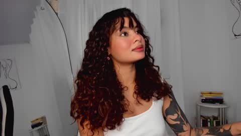 Snapshot of lucia_lee_ chatting on January 16, 2025, 11:59 pm Lucia online show from January 16, 2025, 11:59 pm