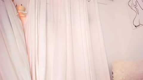 Snapshot of lucia_lee_ chatting on January 26, 2025, 2:03 am Lucia online show from January 26, 2025, 2:03 am