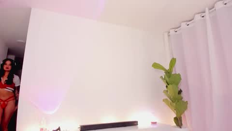 Snapshot of lucia_lee_ chatting on October 14, 2025, 5:47 pm Lucia online show from October 14, 2025, 5:47 pm