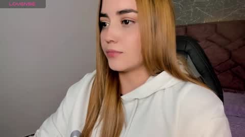 Snapshot of lucia_star_ chatting on December 9, 2024, 9:58 pm lucia star online show from December 9, 2024, 9:58 pm