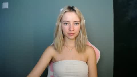 Snapshot of luciacam20 chatting on July 7, 2026, 6:38 am Lucy online show from July 7, 2026, 6:38 am