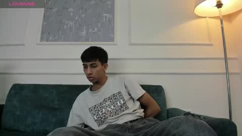 Snapshot of lucian_davi chatting on March 4, 2025, 12:01 pm Pirulo online show from March 4, 2025, 12:01 pm