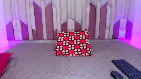 instagram luciana417  online show from October 16, 2025, 3:18 am