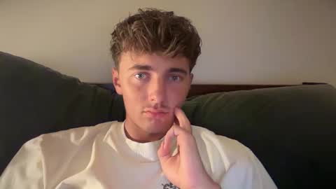 Snapshot of luciancrowe chatting on October 1, 2025, 1:55 am Lucian online show from October 1, 2025, 1:55 am