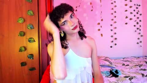 Snapshot of lucianromeo17 chatting on September 18, 2025, 9:28 pm Lucy or Lucian 3 Come to my social Links3 online show from September 18, 2025, 9:28 pm