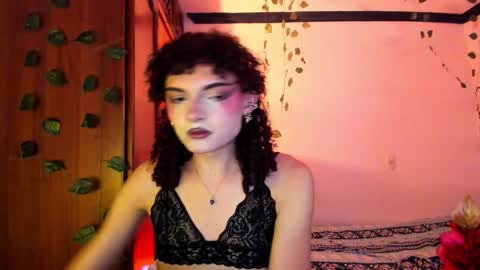 Snapshot of lucianromeo17 chatting on December 17, 2025, 5:35 am Lucy or Lucian 3 Come to my social Links3 online show from December 17, 2025, 5:35 am