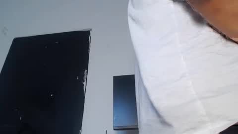 lucianluciano online show from July 13, 2026, 4:43 pm