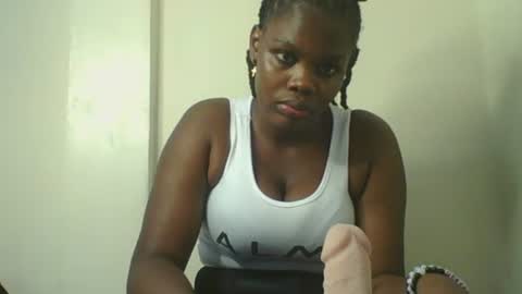 luciaresa online show from July 14, 2026, 12:00 pm