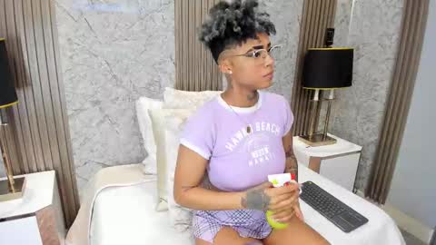  lucia wallace  online show from February 18, 2026, 11:01 pm