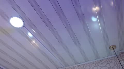 Snapshot of lucigh_ chatting on November 5, 2025, 8:09 pm Luci online show from November 5, 2025, 8:09 pm