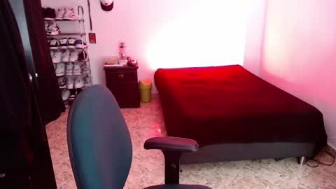 Snapshot of luciifer_hills chatting on December 4, 2024, 2:37 pm luciifer_hills online show from December 4, 2024, 2:37 pm