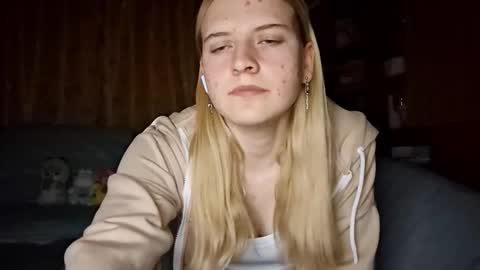 Monika online show from September 28, 2025, 8:25 pm