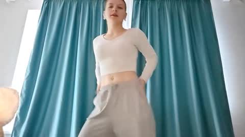 Monika online show from November 4, 2025, 1:21 pm