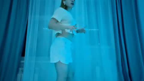 Monika online show from November 6, 2025, 8:32 pm