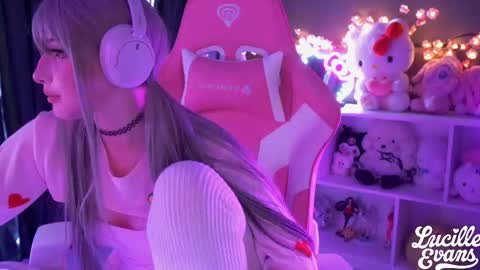 Lucy UwU online show from April 30, 2026, 3:35 am