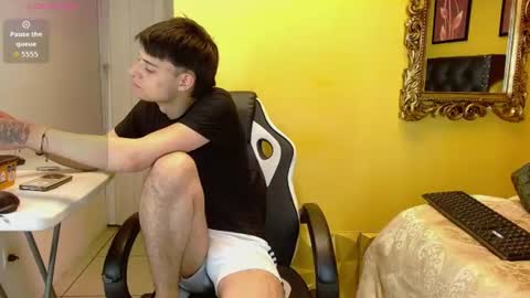 Snapshot of luckk_ chatting on June 10, 2026, 4:45 am luckk_ online show from June 10, 2026, 4:45 am