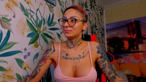 Snapshot of lucky_denizz chatting on December 15, 2025, 9:19 pm lucky_denizz online show from December 15, 2025, 9:19 pm