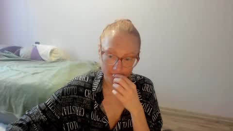 Snapshot of lucky_licky20 chatting on December 10, 2024, 3:52 am lucky_licky20 online show from December 10, 2024, 3:52 am