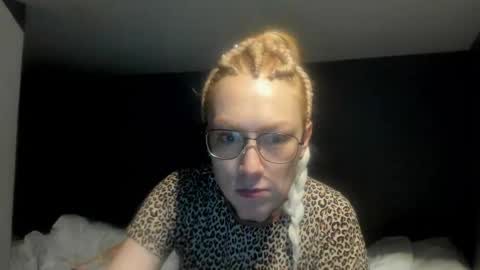 lucky_licky20 online show from February 16, 2026, 5:03 am
