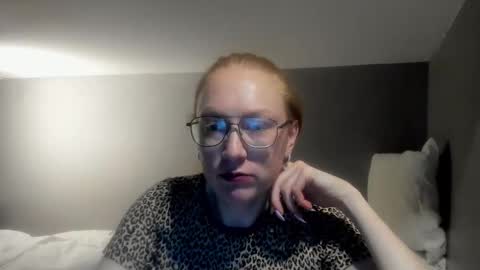 lucky_licky20 online show from March 19, 2026, 4:16 am