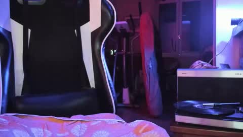 Snapshot of luckydrakex chatting on February 18, 2026, 6:37 pm Lucky online show from February 18, 2026, 6:37 pm