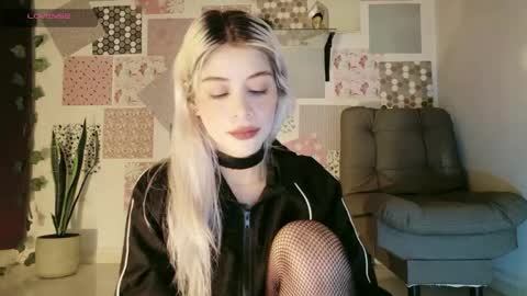 luckysapphire777 online show from May 11, 2026, 11:16 am