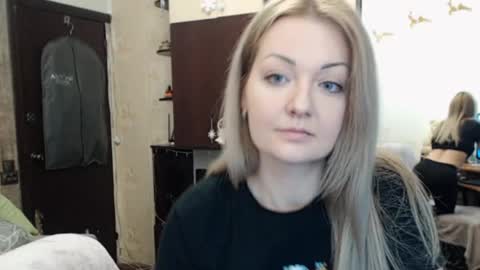 Snapshot of luckyshotgirl chatting on January 6, 2025, 12:13 pm LuckyShot online show from January 6, 2025, 12:13 pm